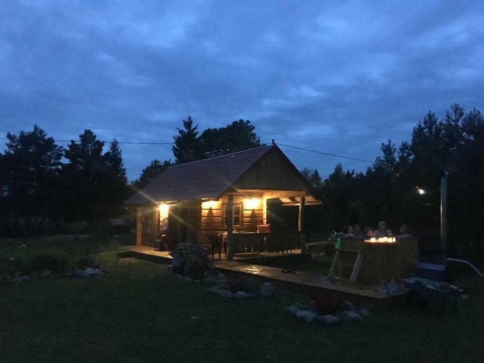 Hiievalja Maenniste Holiday Home מראה חיצוני תמונה